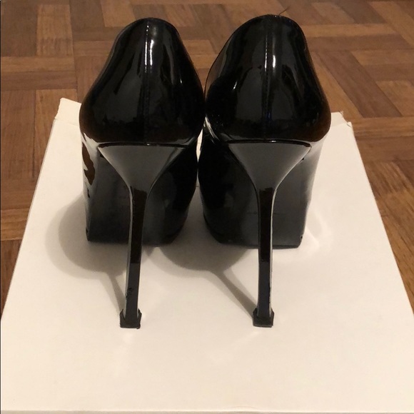Patent leather heels with a built in platform! - Picture 3 of 4
